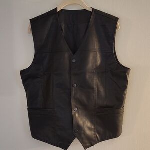NWOT Shein men's faux leather black snap button vest. Size XL
